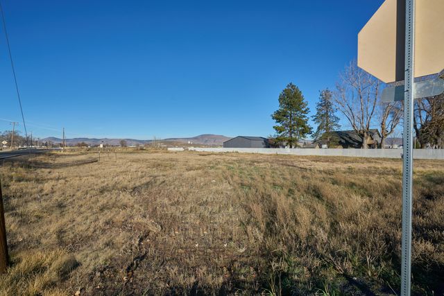 1081 Joe Wright Road, Klamath Falls, OR 97603