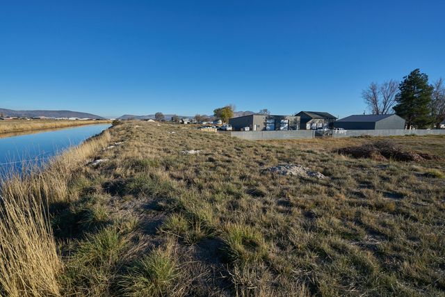 1081 Joe Wright Road, Klamath Falls, OR 97603