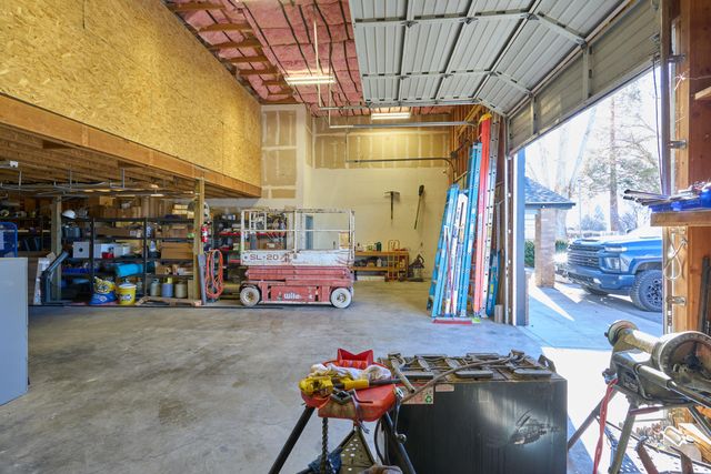 1081 Joe Wright Road, Klamath Falls, OR 97603