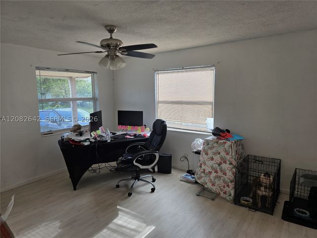 6409 Franklin St, Hollywood, FL 33024
