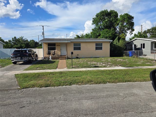 6409 Franklin St, Hollywood, FL 33024