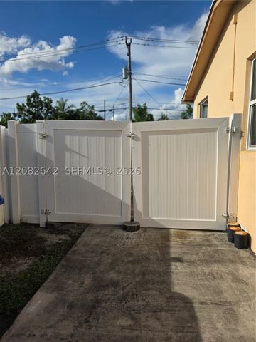 6409 Franklin St, Hollywood, FL 33024