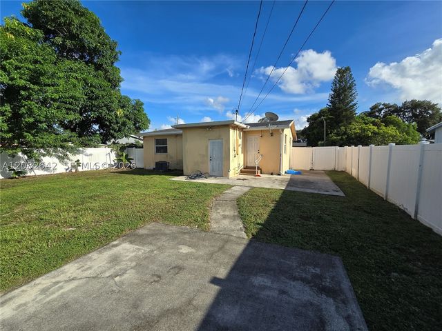 6409 Franklin St, Hollywood, FL 33024