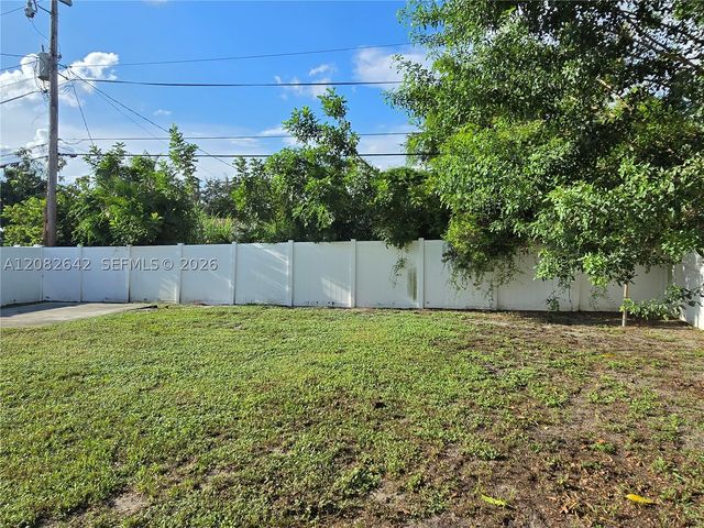 6409 Franklin St, Hollywood, FL 33024