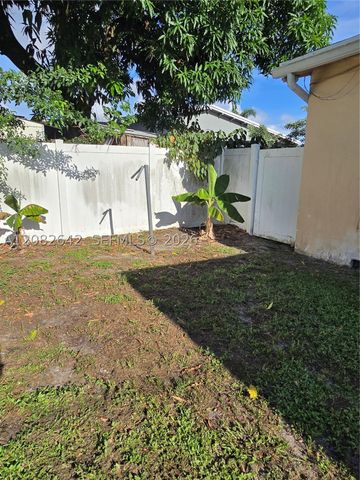6409 Franklin St, Hollywood, FL 33024
