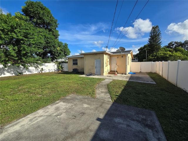 6409 Franklin St, Hollywood, FL 33024