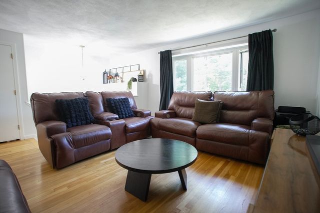 30 Porter St, Billerica, MA 01821