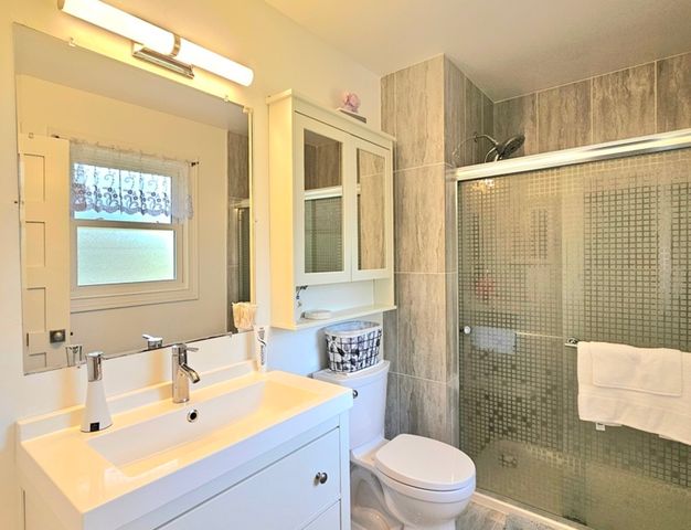 1410 Ashton Court, Aurora, IL 60504