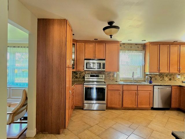 1410 Ashton Court, Aurora, IL 60504