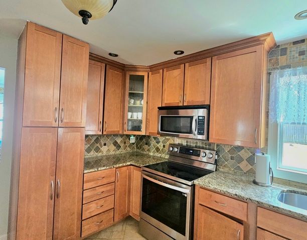 1410 Ashton Court, Aurora, IL 60504