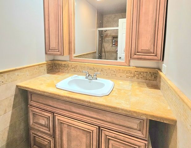 1410 Ashton Court, Aurora, IL 60504