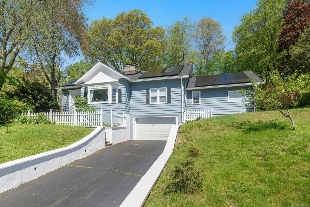564 Fairfield Woods Road, Fairfield, CT 06825