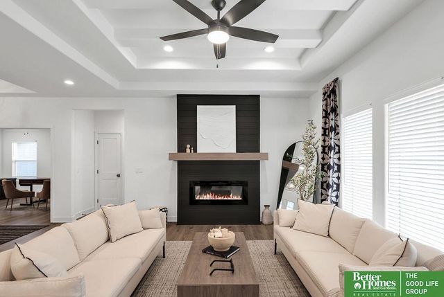 6614 S 200 Avenue, Omaha, NE 68135