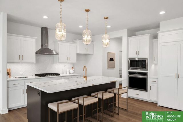 6614 S 200 Avenue, Omaha, NE 68135