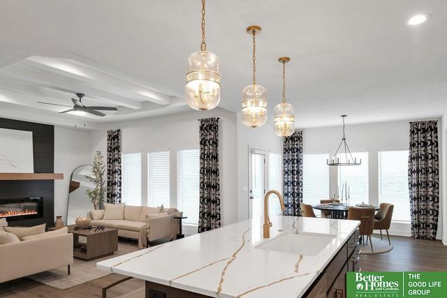 6614 S 200 Avenue, Omaha, NE 68135