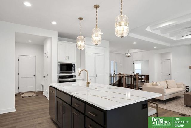 6614 S 200 Avenue, Omaha, NE 68135