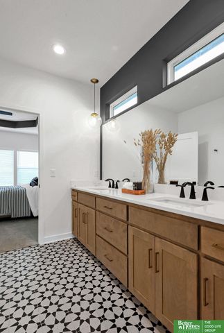 6614 S 200 Avenue, Omaha, NE 68135