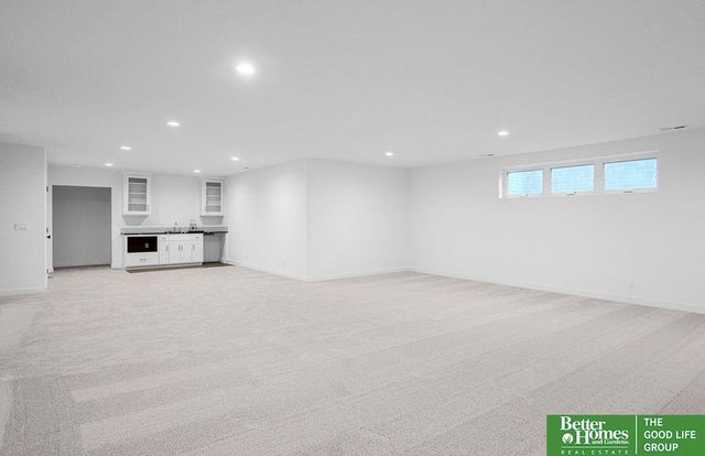 6614 S 200 Avenue, Omaha, NE 68135