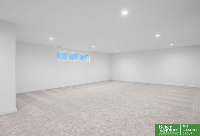 6614 S 200 Avenue, Omaha, NE 68135