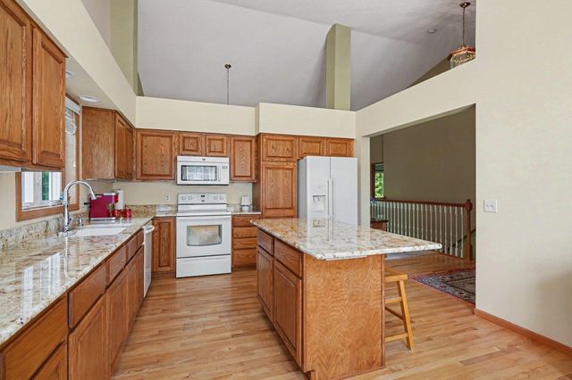 7640 Teal Road, Woodbury, MN 55125