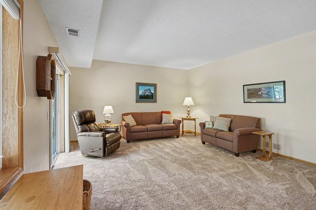 7640 Teal Road, Woodbury, MN 55125