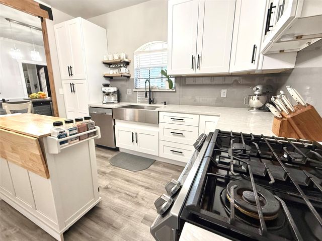 312 Springhill Drive, Hurst, TX 76054