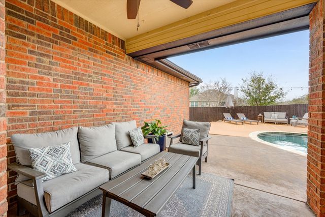 312 Springhill Drive, Hurst, TX 76054