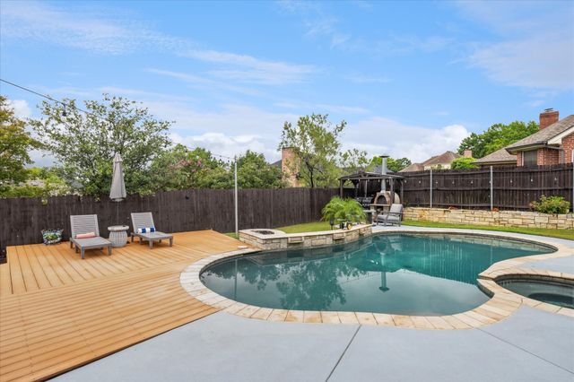 312 Springhill Drive, Hurst, TX 76054