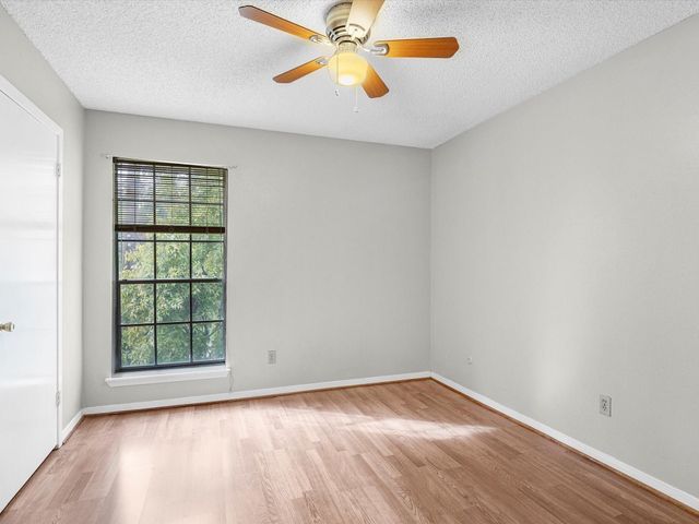 2800 Jeanetta St 1106, Houston, TX 77063