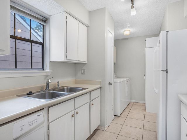 2800 Jeanetta St 1106, Houston, TX 77063