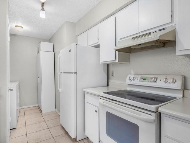 2800 Jeanetta St 1106, Houston, TX 77063