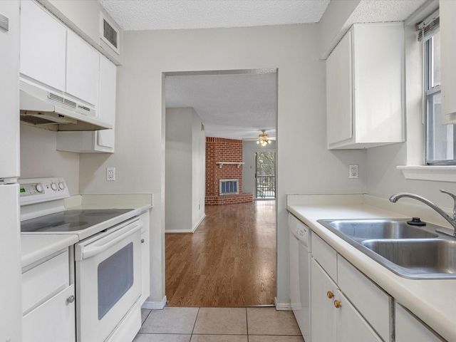 2800 Jeanetta St 1106, Houston, TX 77063