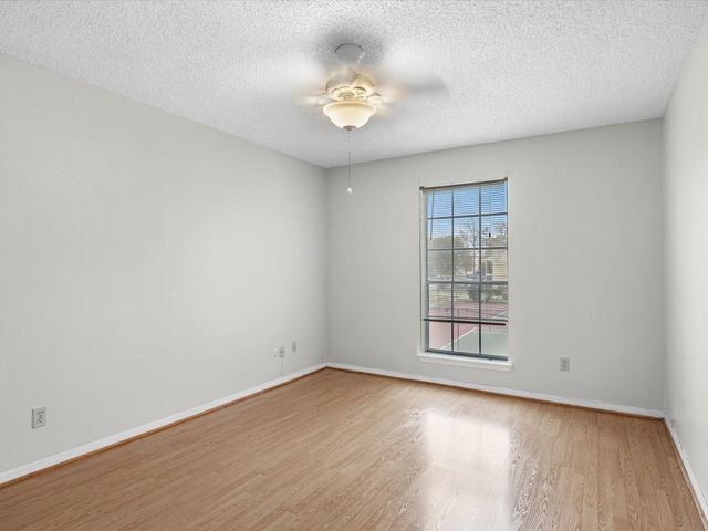 2800 Jeanetta St 1106, Houston, TX 77063