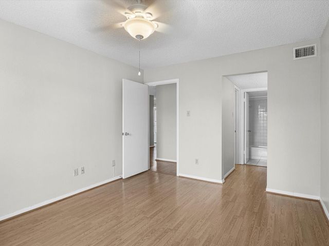 2800 Jeanetta St 1106, Houston, TX 77063