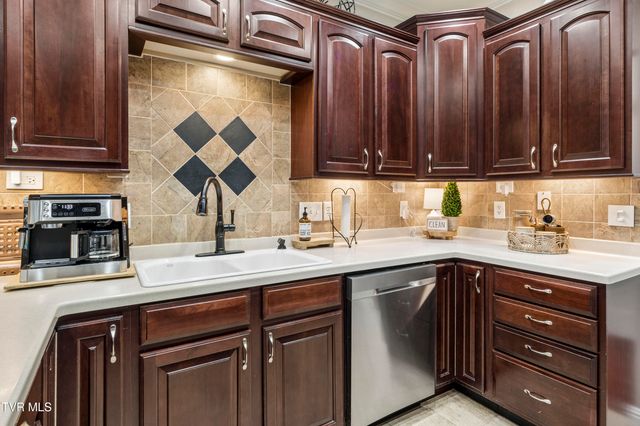 13 East Ridgefield Court, Greeneville, TN 37745