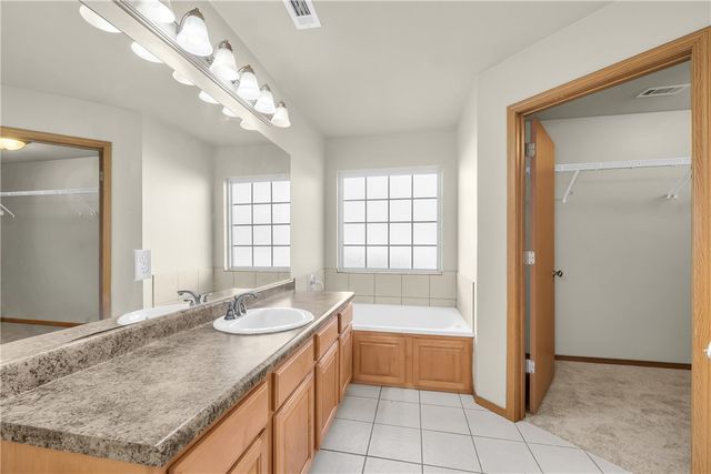 2970 W Old Farmington Road, Fayetteville, AR 72704