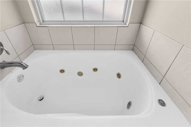 2970 W Old Farmington Road, Fayetteville, AR 72704