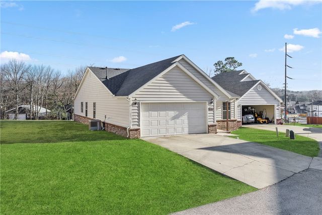 2970 W Old Farmington Road, Fayetteville, AR 72704