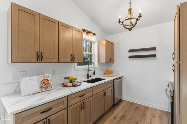 907 Castalia Drive, Cary, NC 27513