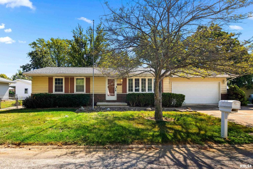 106 FIELD GROVE Road, East Peoria, IL 61611