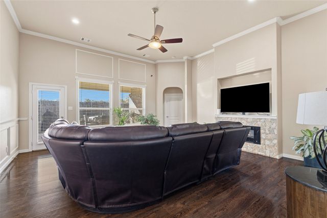 1357 Lake Grove Lane, Desoto, TX 75115