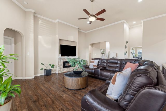 1357 Lake Grove Lane, Desoto, TX 75115