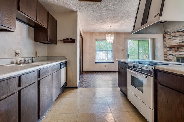 5306 Vincennes Court, Arlington, TX 76017