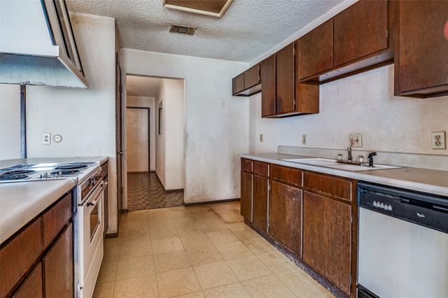 5306 Vincennes Court, Arlington, TX 76017