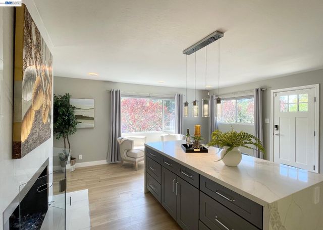 275 Orchard Rd, Orinda, CA 94563