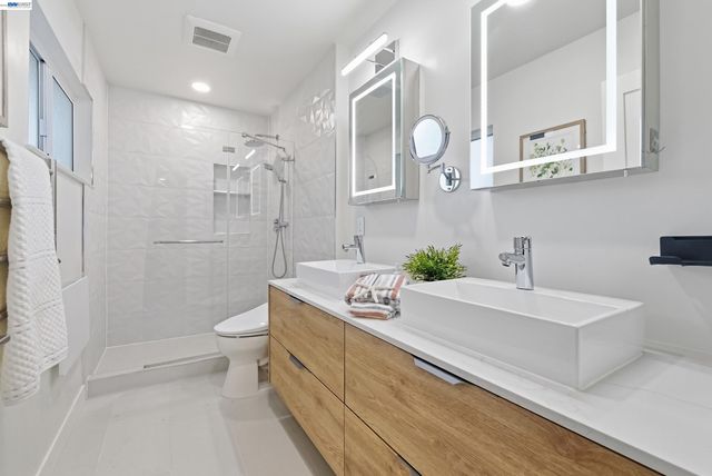 275 Orchard Rd, Orinda, CA 94563