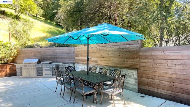 275 Orchard Rd, Orinda, CA 94563