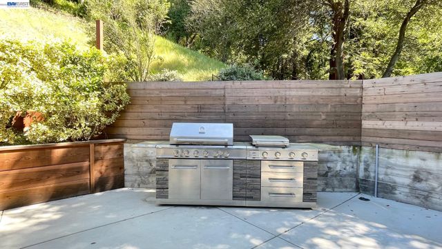 275 Orchard Rd, Orinda, CA 94563