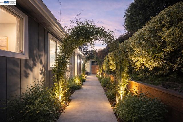 275 Orchard Rd, Orinda, CA 94563