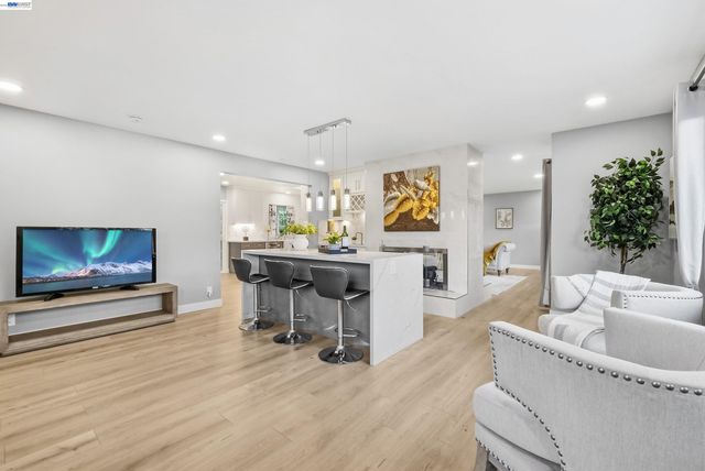 275 Orchard Rd, Orinda, CA 94563